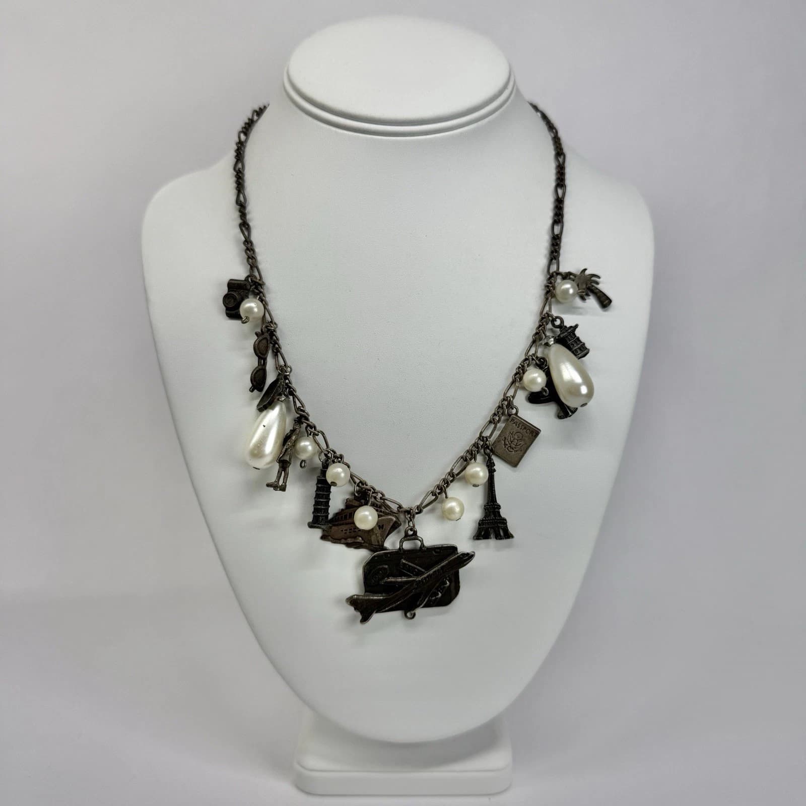 Elegant Travel & Novelty Charms Silver Tone Vintage Necklace Jewelry N537