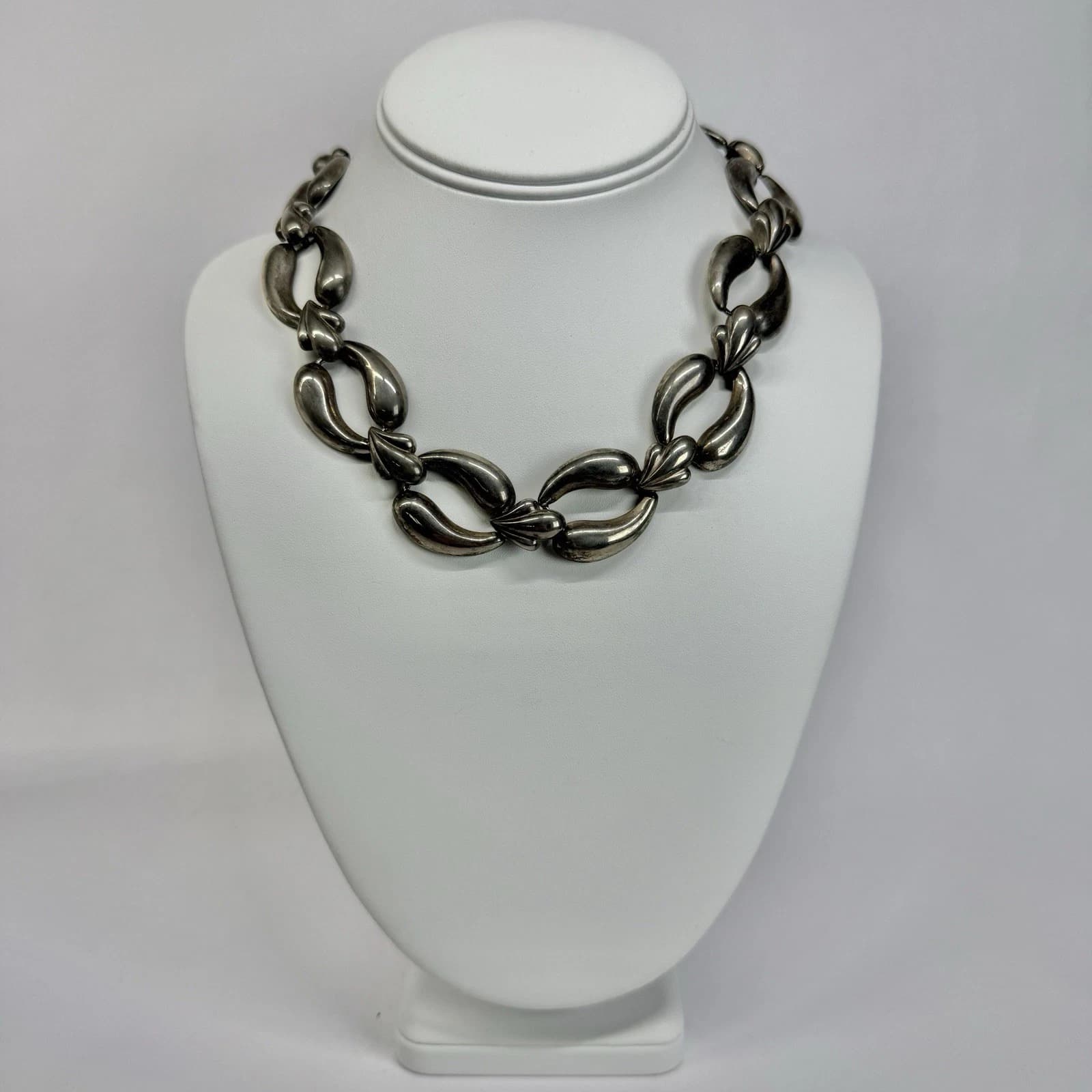 Elegant Chunky Oval Links Modernist Silver Tone Vintage Necklace Jewelry N540
