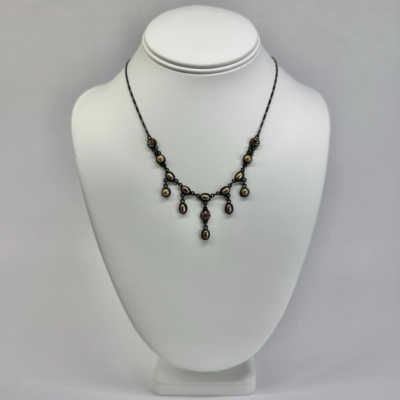 AUSTRIAN Crystal USA Floral Y-Drop Gunmetal Tone Vintage Necklace N658