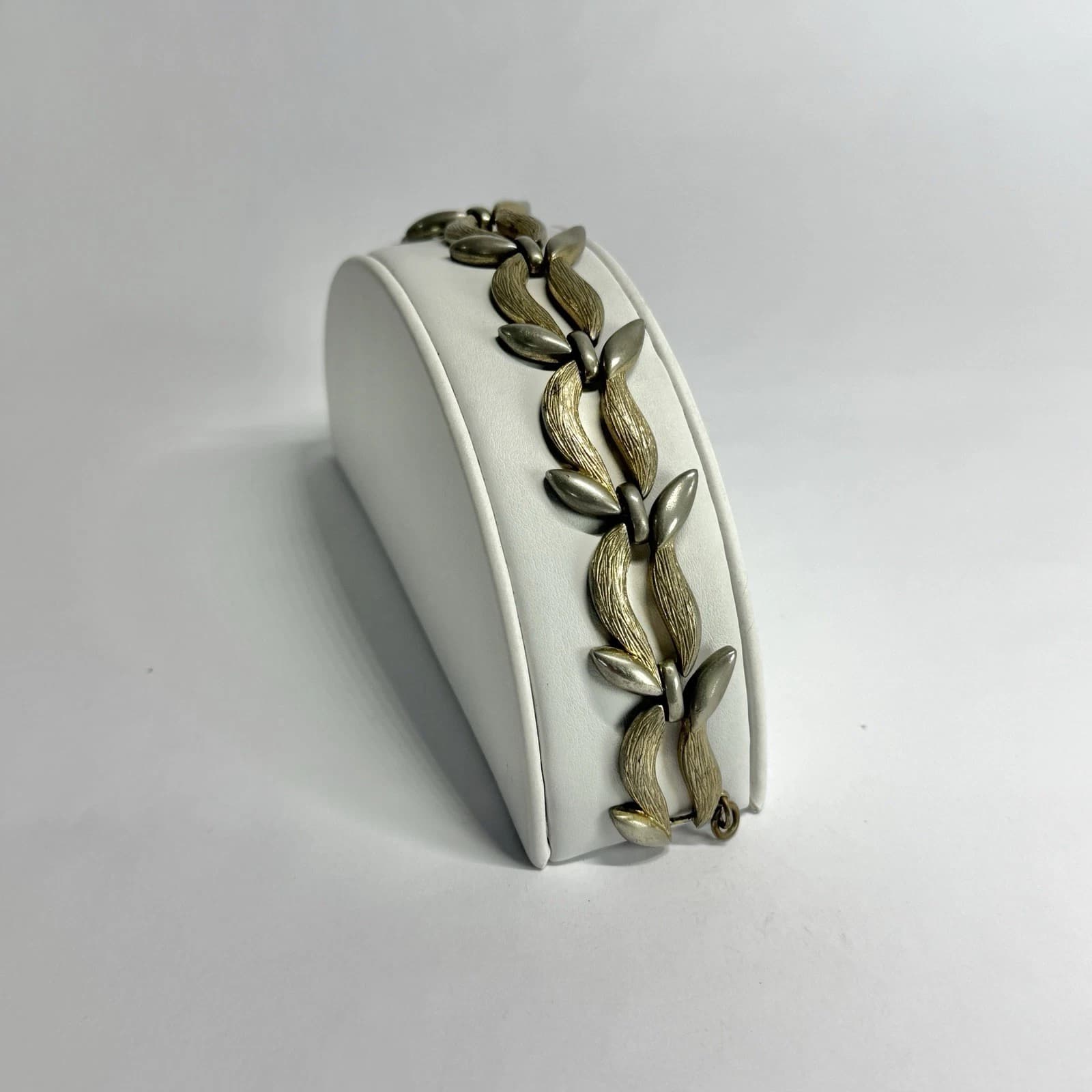 MONET Open Link Textured Gold Tone Vintage Bracelet Jewelry Br298