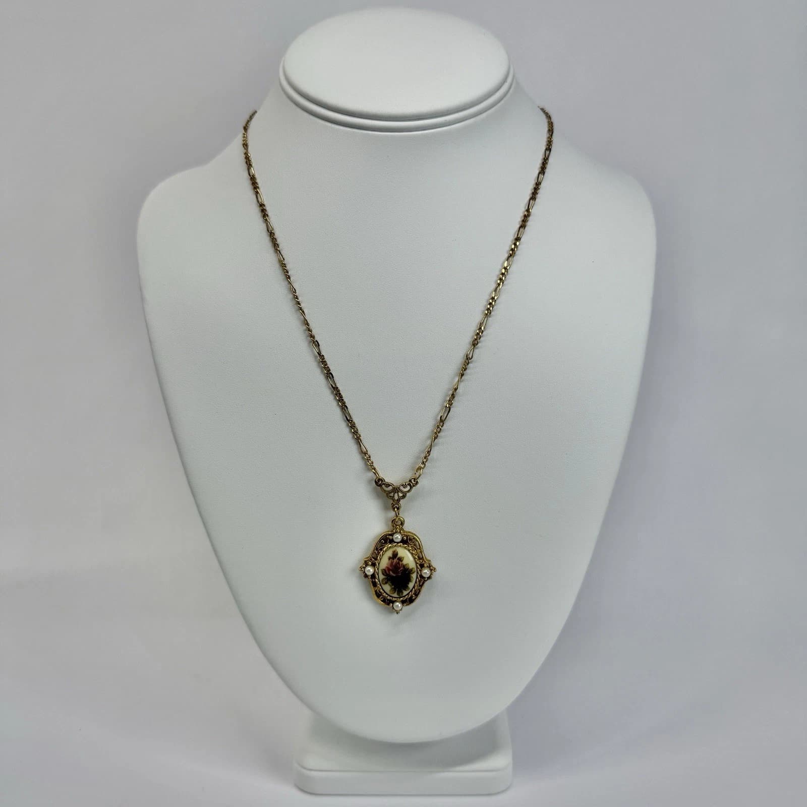 1928 Cameo Floral Filigree Pendant Gold Tone Vintage Necklace Jewelry N359