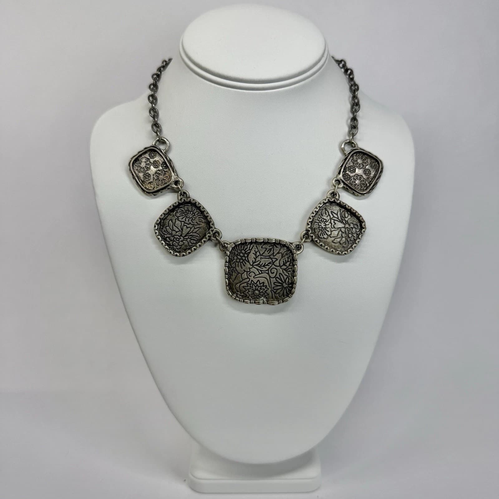 Elegant Ornate Floral Statement Silver Tone Vintage Necklace Jewelry N541