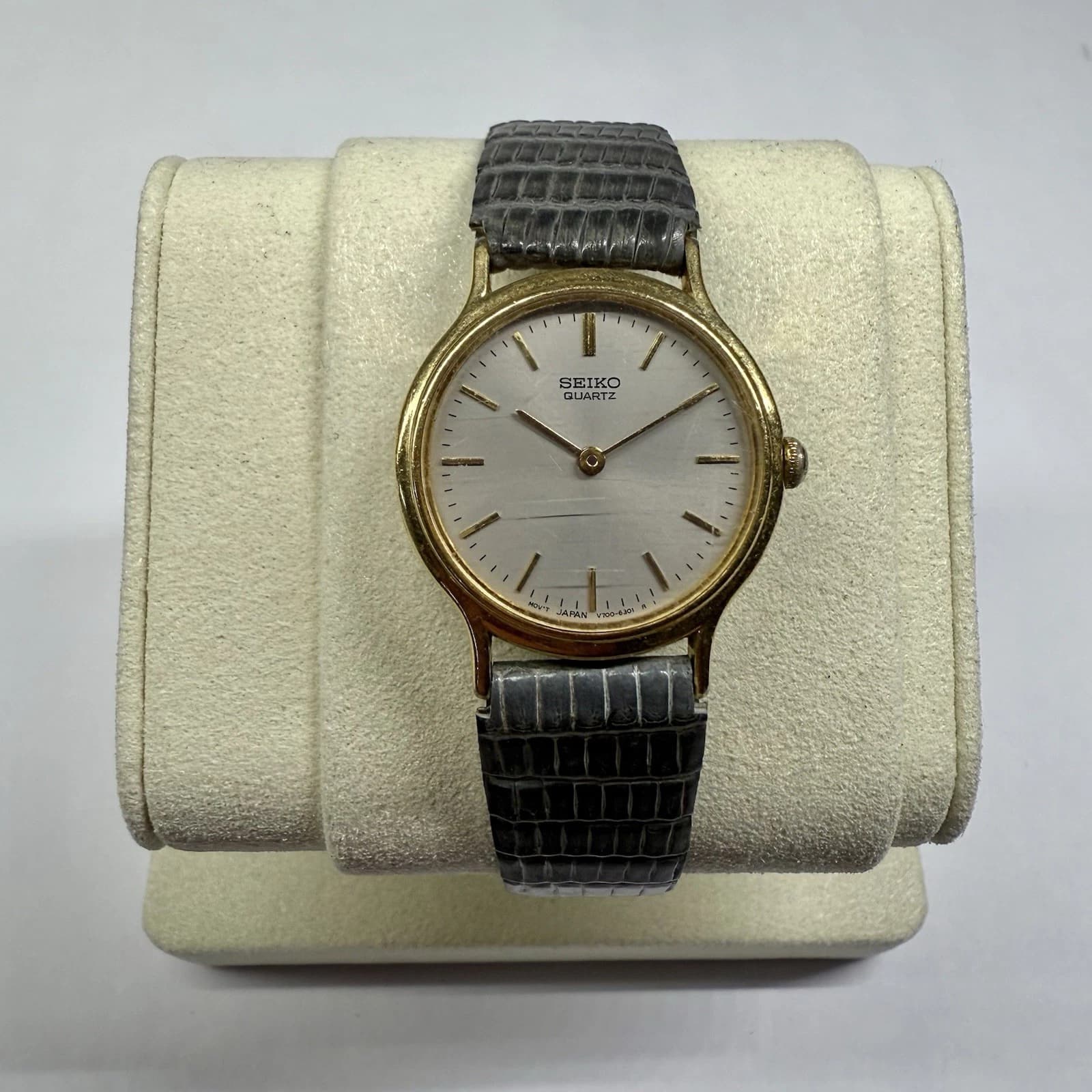 SEIKO V700-6091 Gold Tone Round Analog Quartz Women Vintage Watch W99 *WORKING