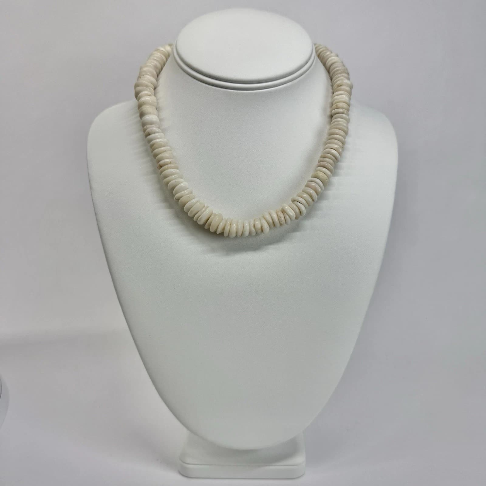 Hawaiian Chunky Puka Shells Natural Genuine Vintage Necklace Jewelry N412