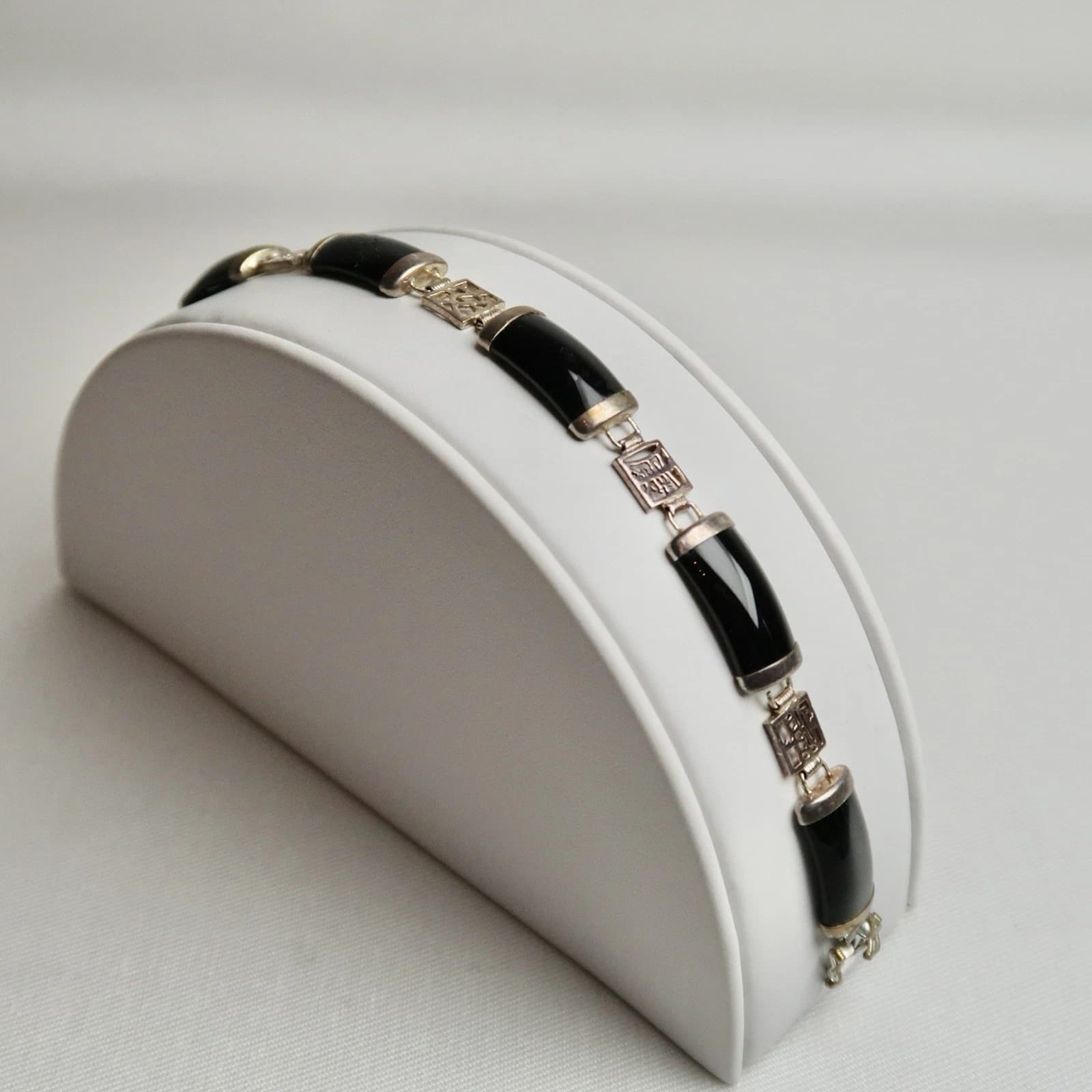 925 Sterling Silver Oriental Design Black Onyx Vintage Bracelet Jewelry Br99