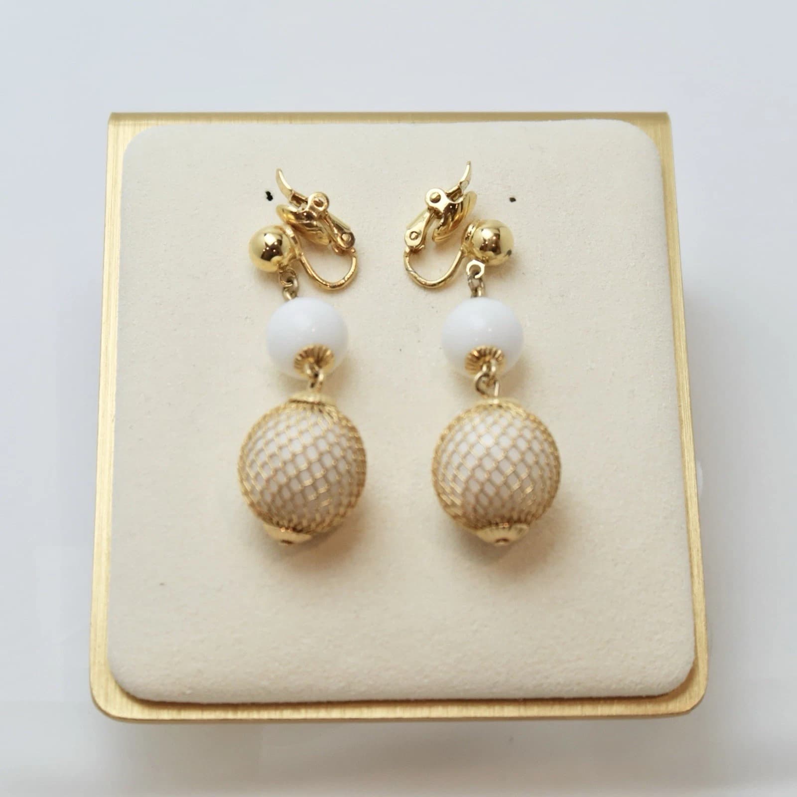TRIFARI Mesh Ball Dangle Drop Retro Gold Tone Vintage Earring Jewelry E13