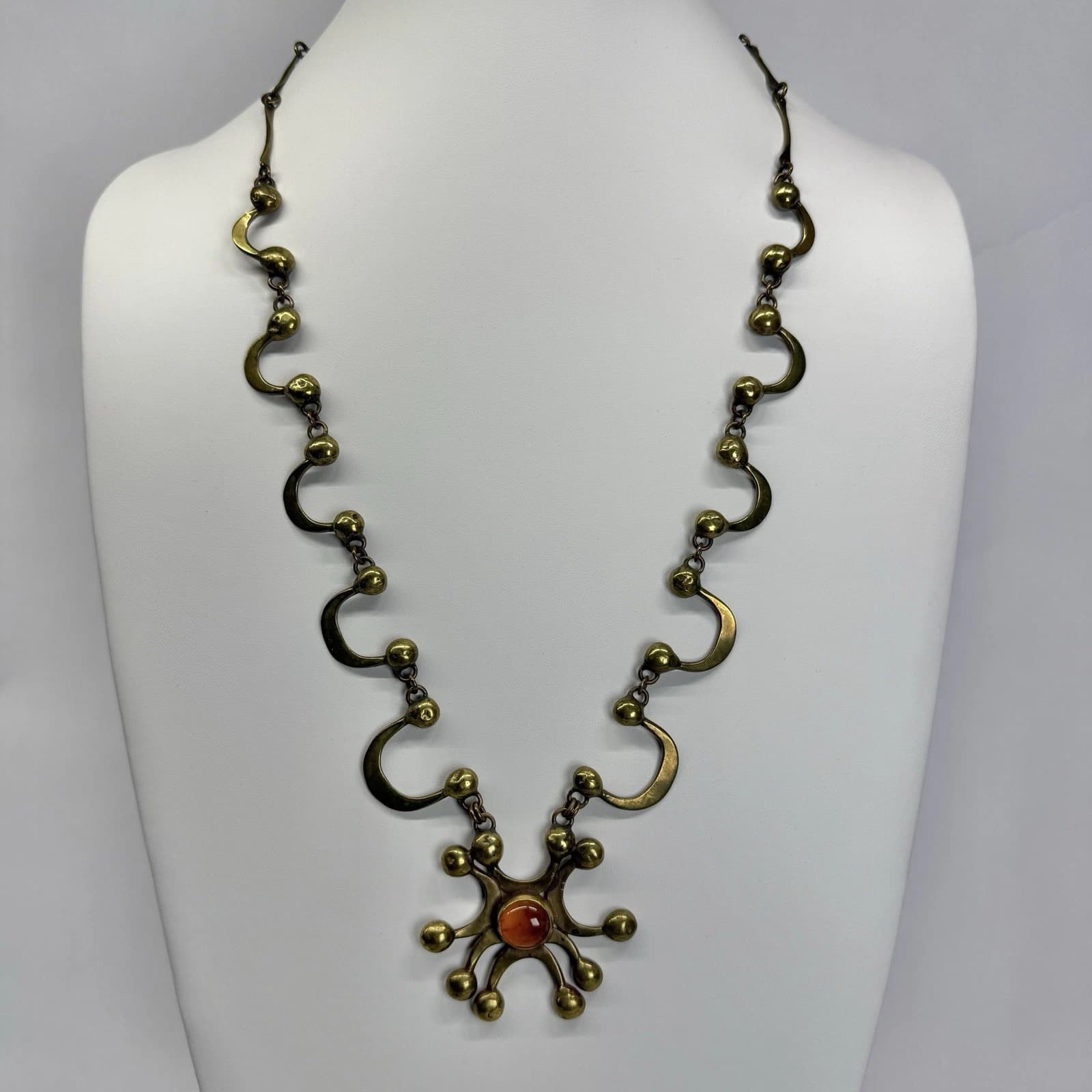 Modernist Brass-Toned Sunburst Carnelian Gold Tone Vintage Necklace Jewelry N201