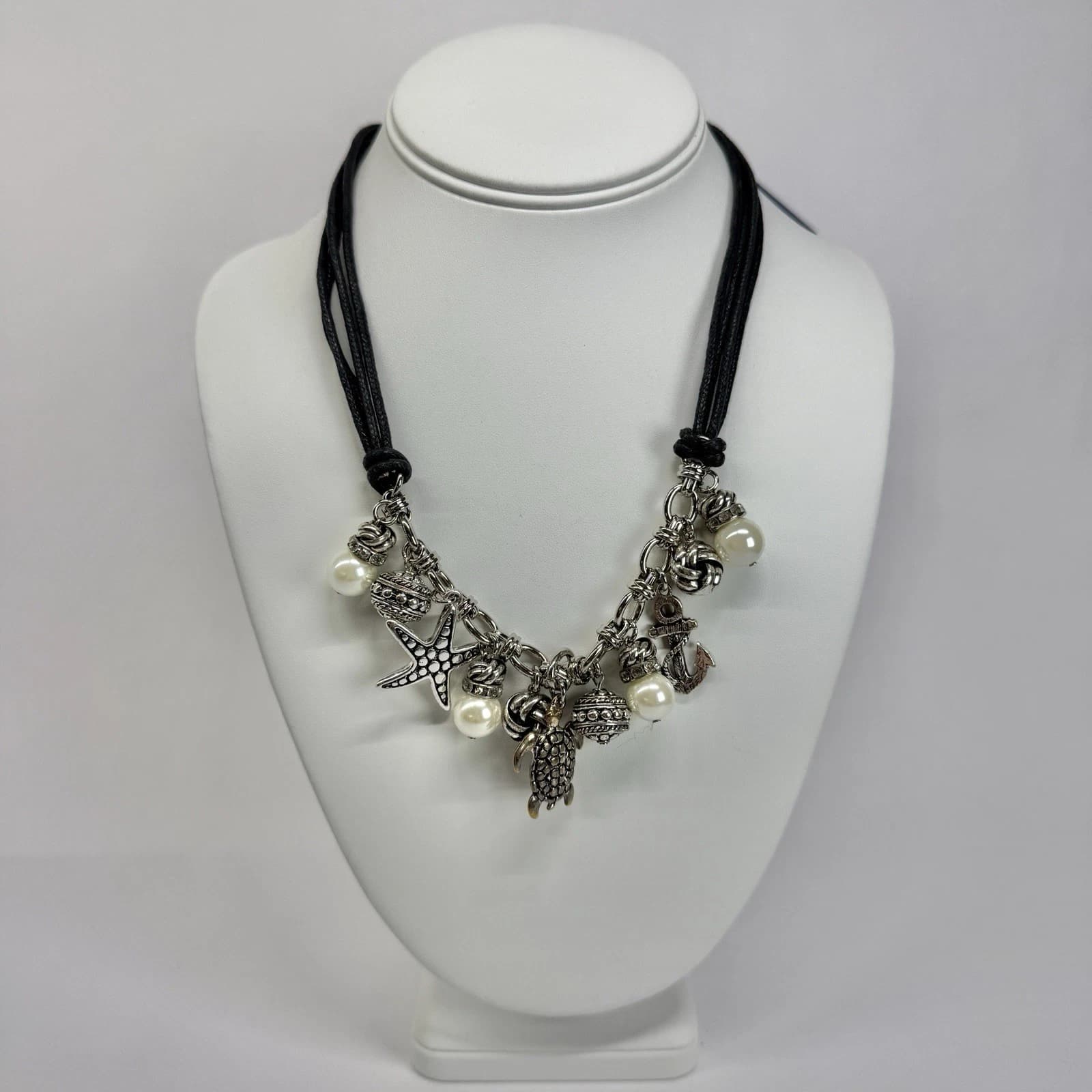 VINEYARD HAVEN Multi Charm Starfish Silver Tone Vintage Necklace Jewelry N536