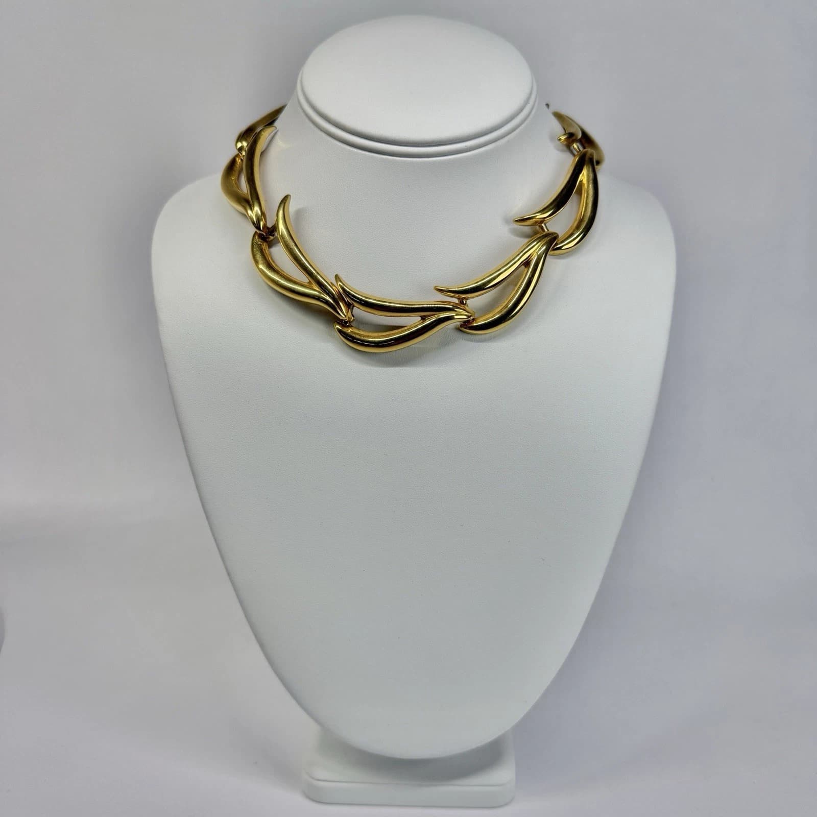 Elegant Gilt Metal Wreath Style Gold Tone Vintage Necklace Jewelry N372