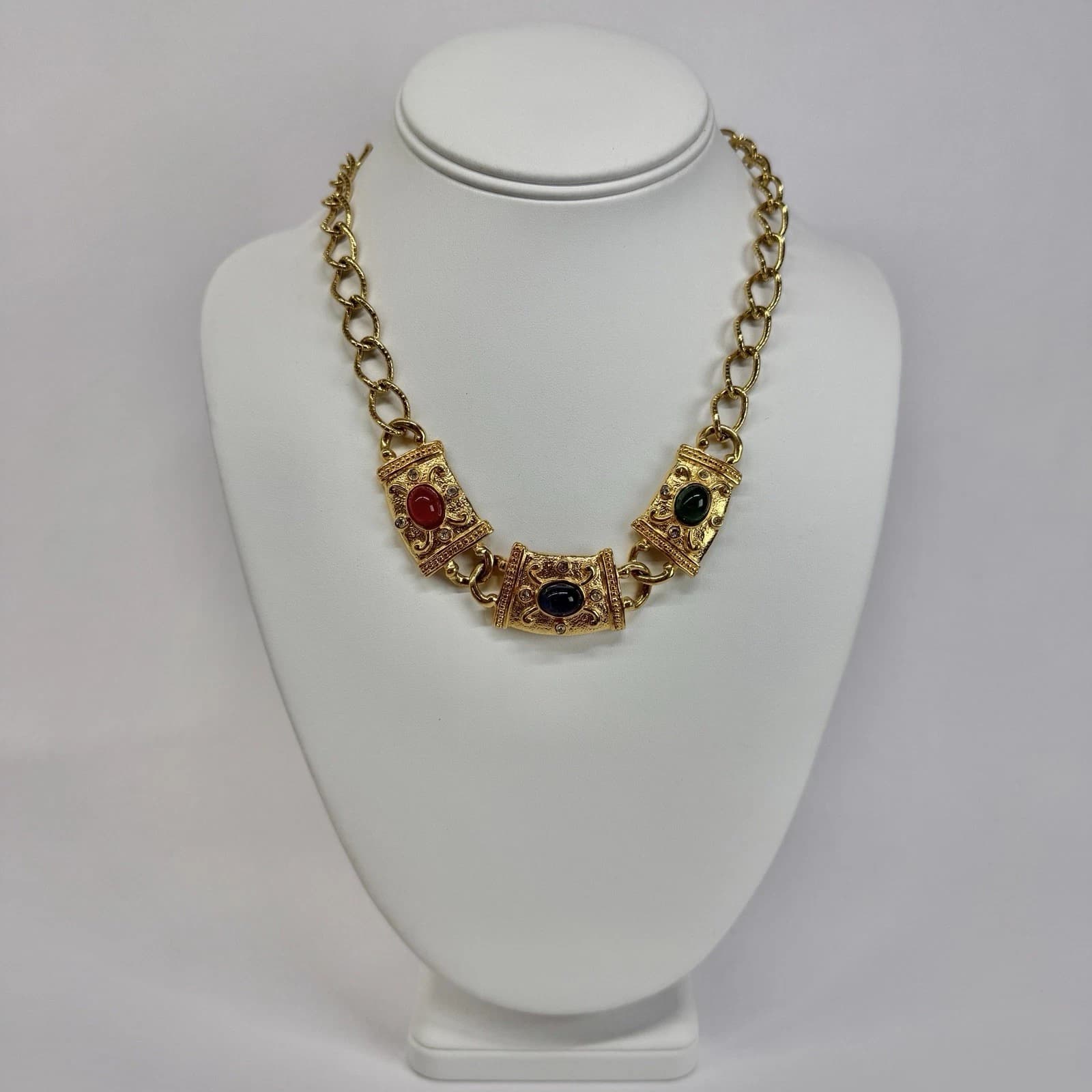 AVON Etruscan Revival Cabochon Gold Tone Vintage Necklace Jewelry N460
