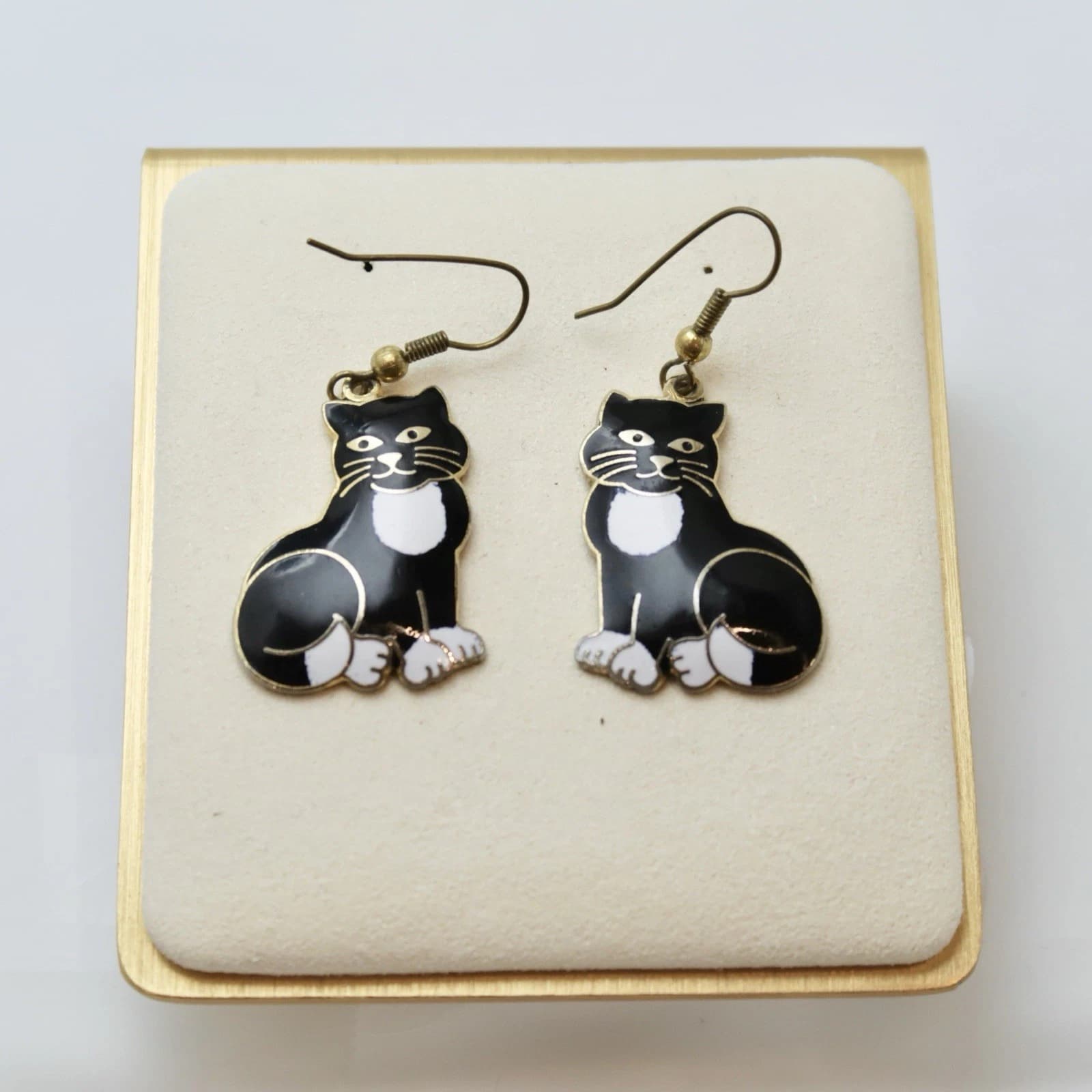 Handmade Enamel Black/White Tuxedo Cat Dangle Vintage Earring Jewelry E22