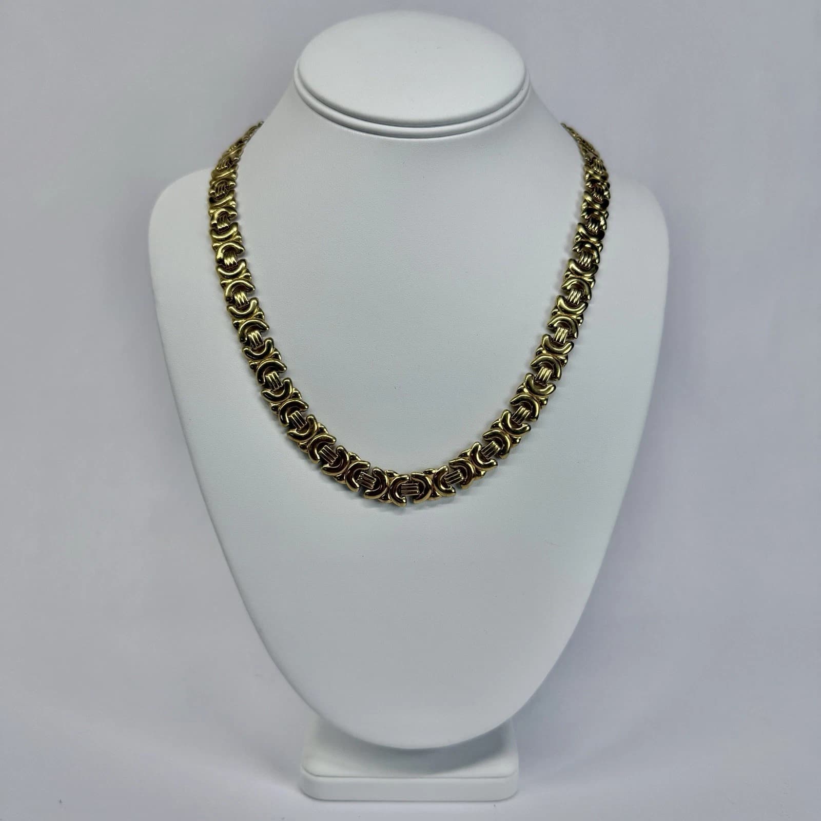 Elegant Flat Chain XOXO Link Gold Tone Vintage Necklace Jewelry N347