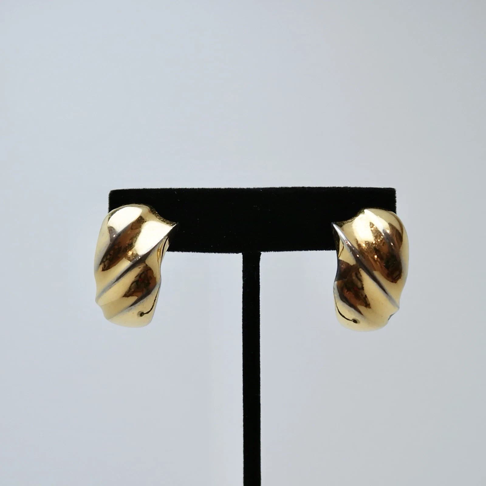Elegant Wave-Textured Chunky Modernist Gold Tone Vintage Earring Jewelry E89
