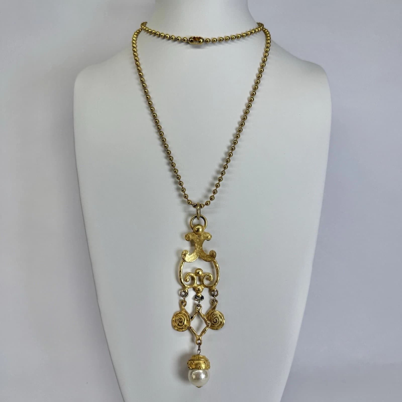 Elegant Filigree Ornate Faux Pearl Gold Tone Vintage Necklace Jewelry N324