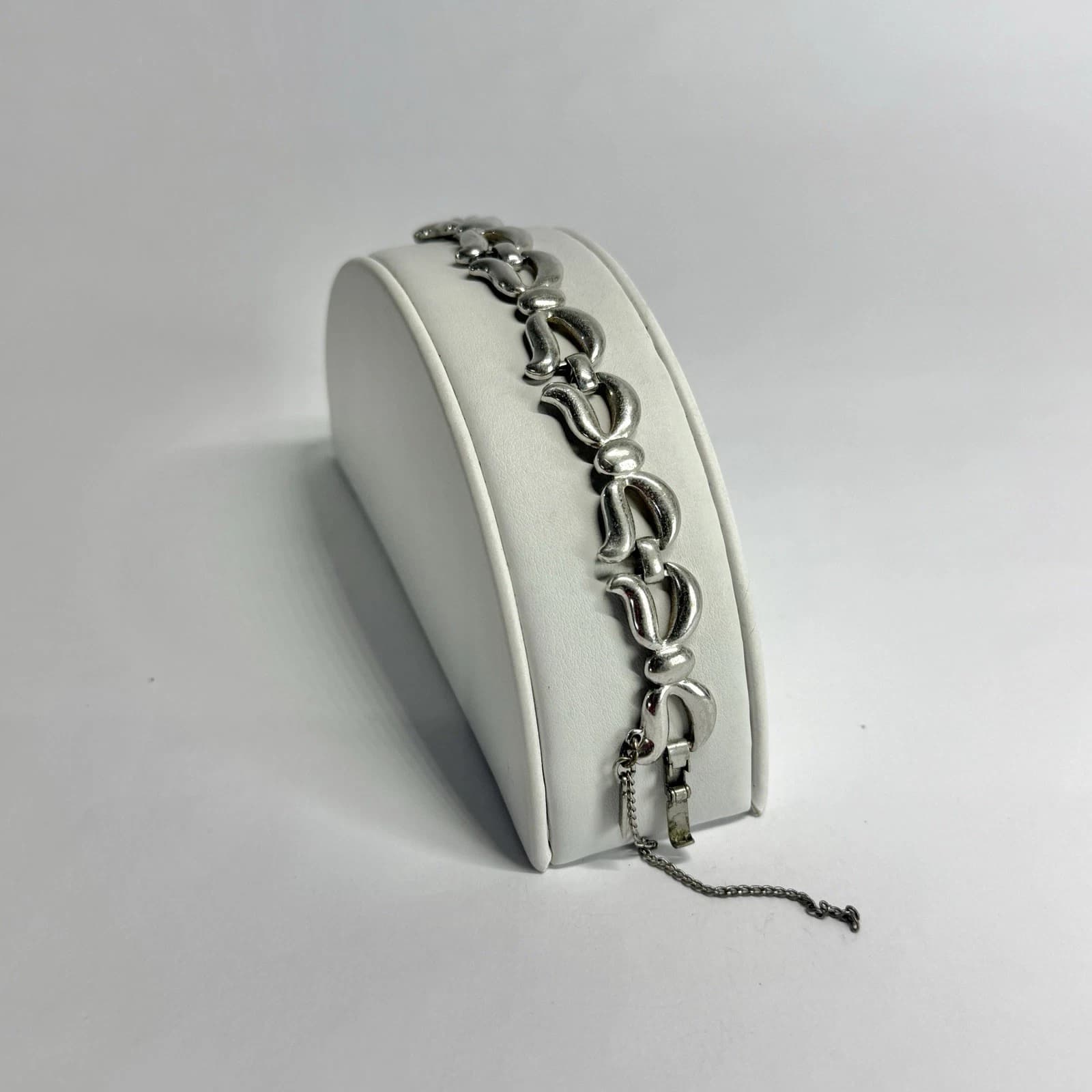 MONET Open Link 1960s Silver Tone Vintage Bracelet Jewelry Br297