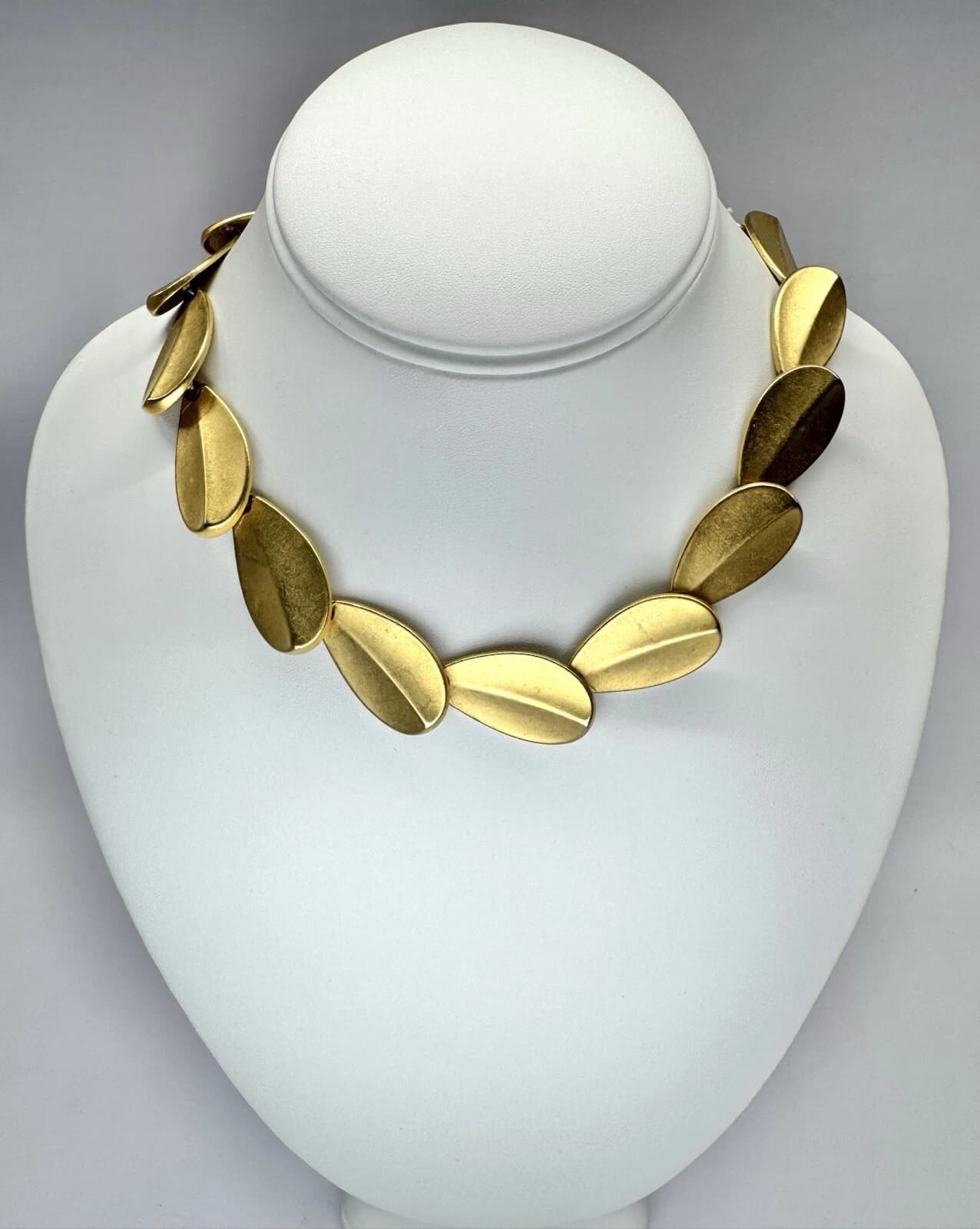 ERWIN PEARL P.E.P. Leaf Chunky Brushed Gold Matte Vintage Necklace Jewelry N62