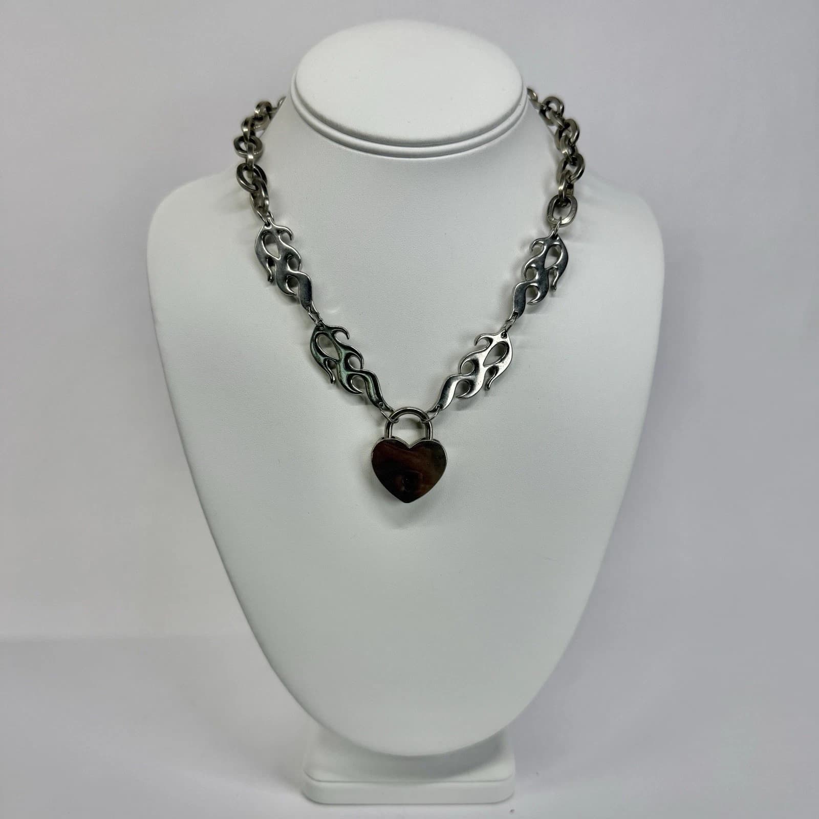 Elegant Punk Gothic Thorns Heart Chain Silver Tone Vintage Necklace Jewelry N554