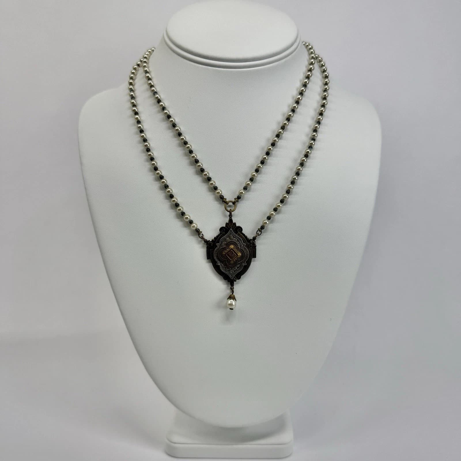 TOMMASSINI Layered Faux Pearl Religious Pendant Vintage Necklace Jewelry N391