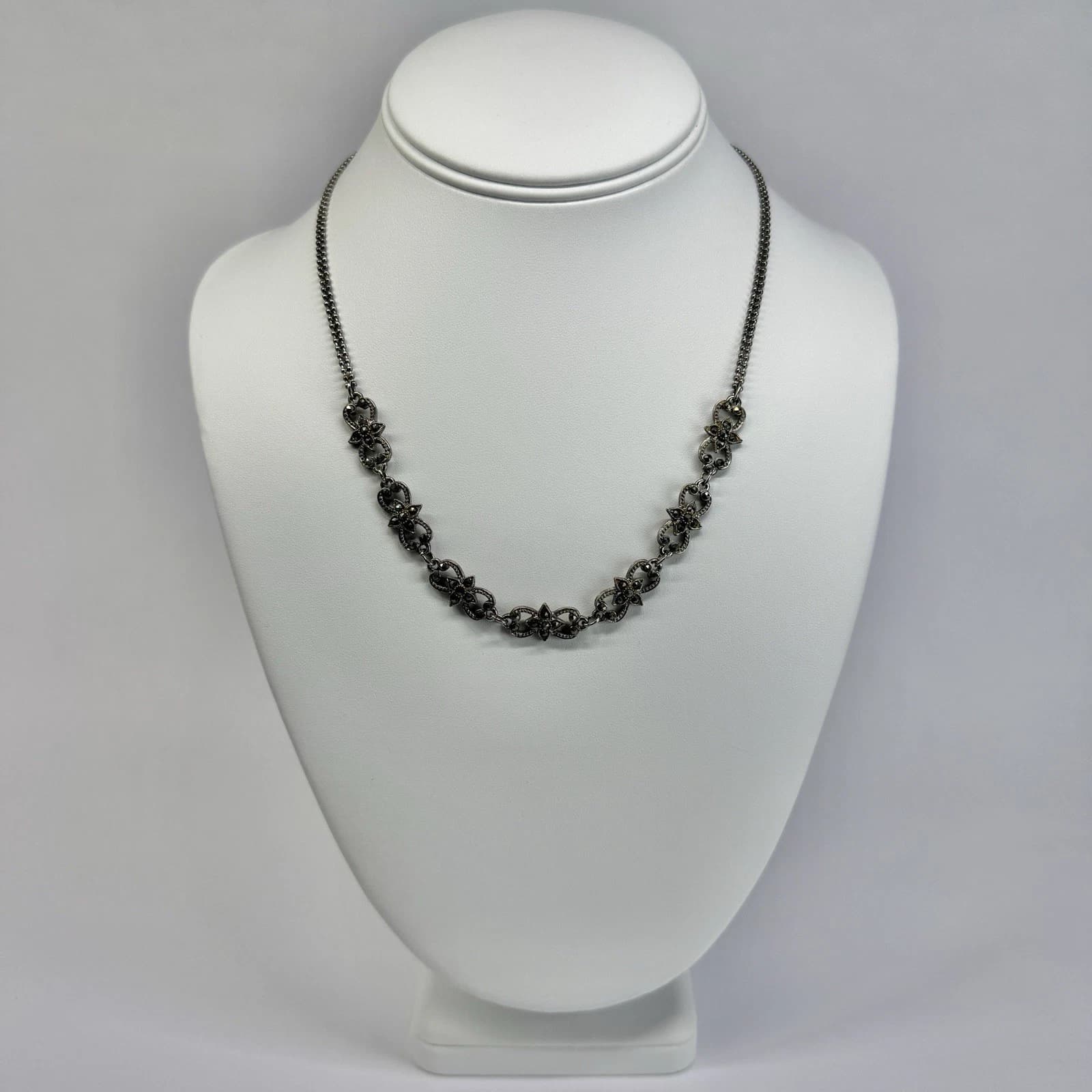 1928 Floral Faceted Crystal Art Deco Dainty Silver Tone Vintage Necklace N692
