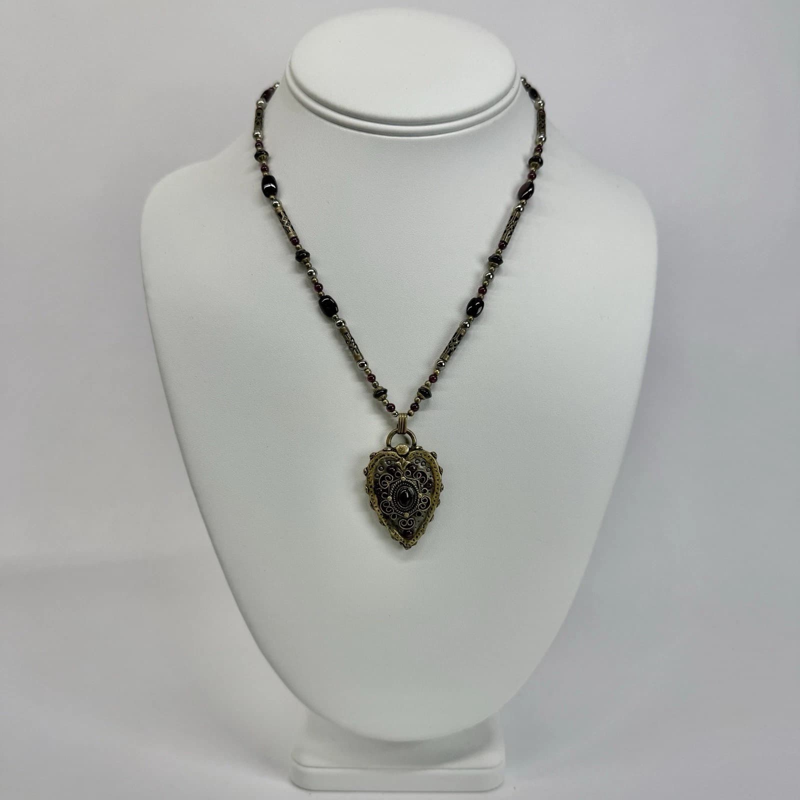 MICHAL GOLAN Garnet Heart Gold Tone Vintage Necklace Jewelry N398