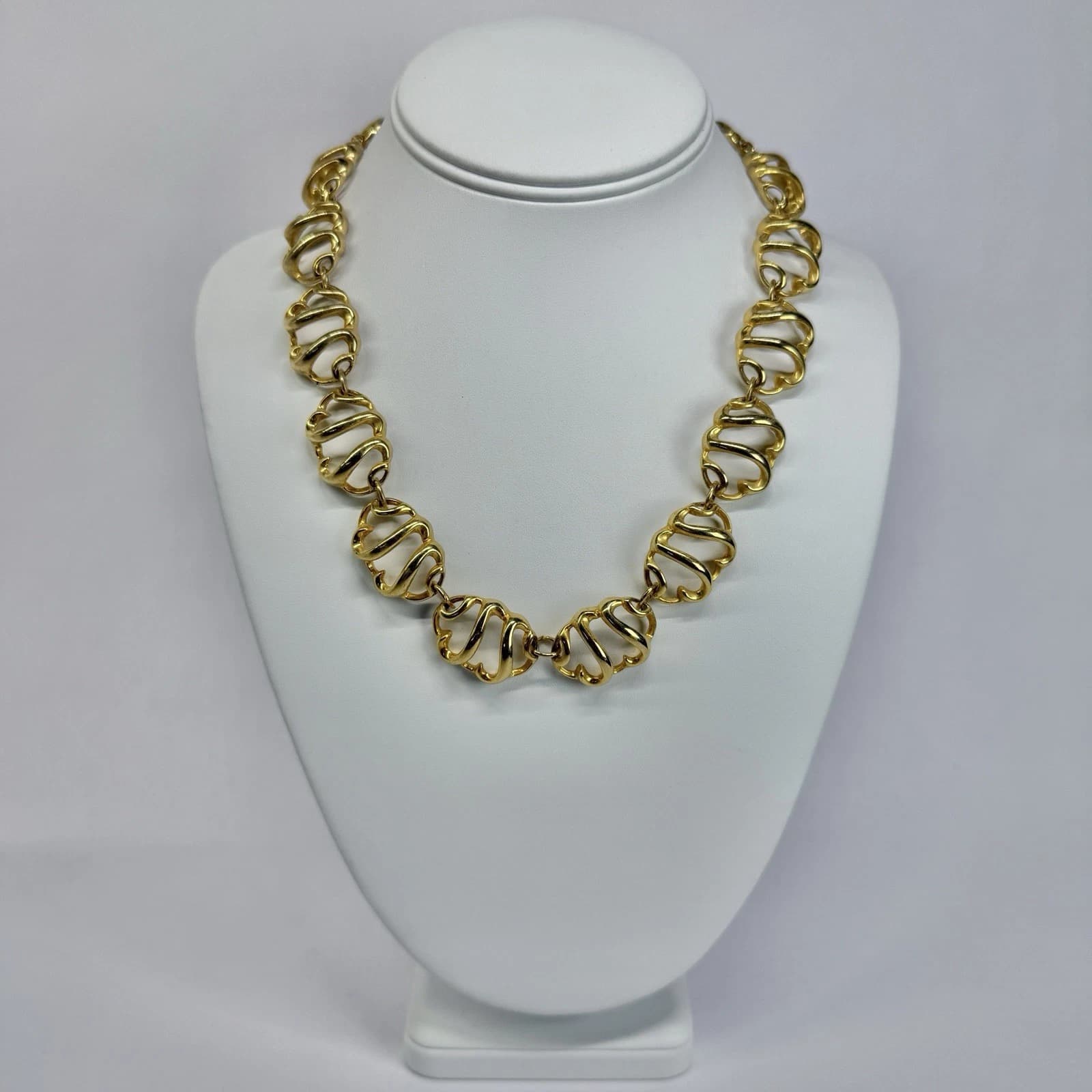 Elegant Chunky Swirl Link Chain Heavy Gold Tone Vintage Necklace Jewelry N476