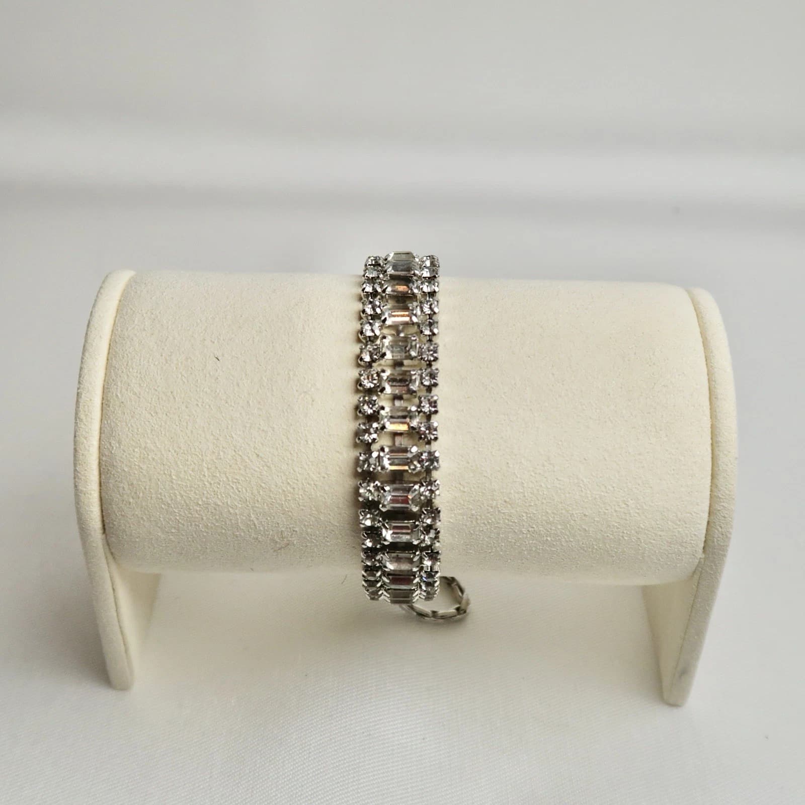 WEISNER Rhinestone Crystal Silver Tone Sparkly Vintage Bracelet Jewelry Br129