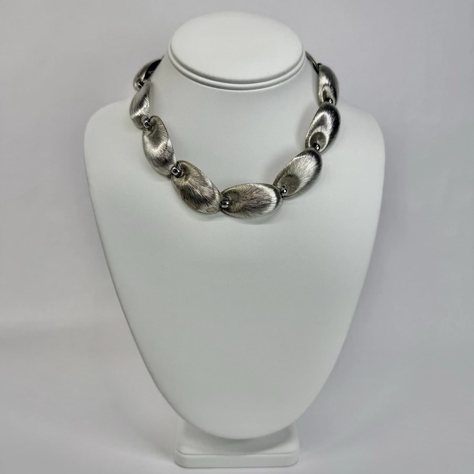 NAPIER Textured Florentine Finish Silver Tone Vintage Necklace Jewelry N521