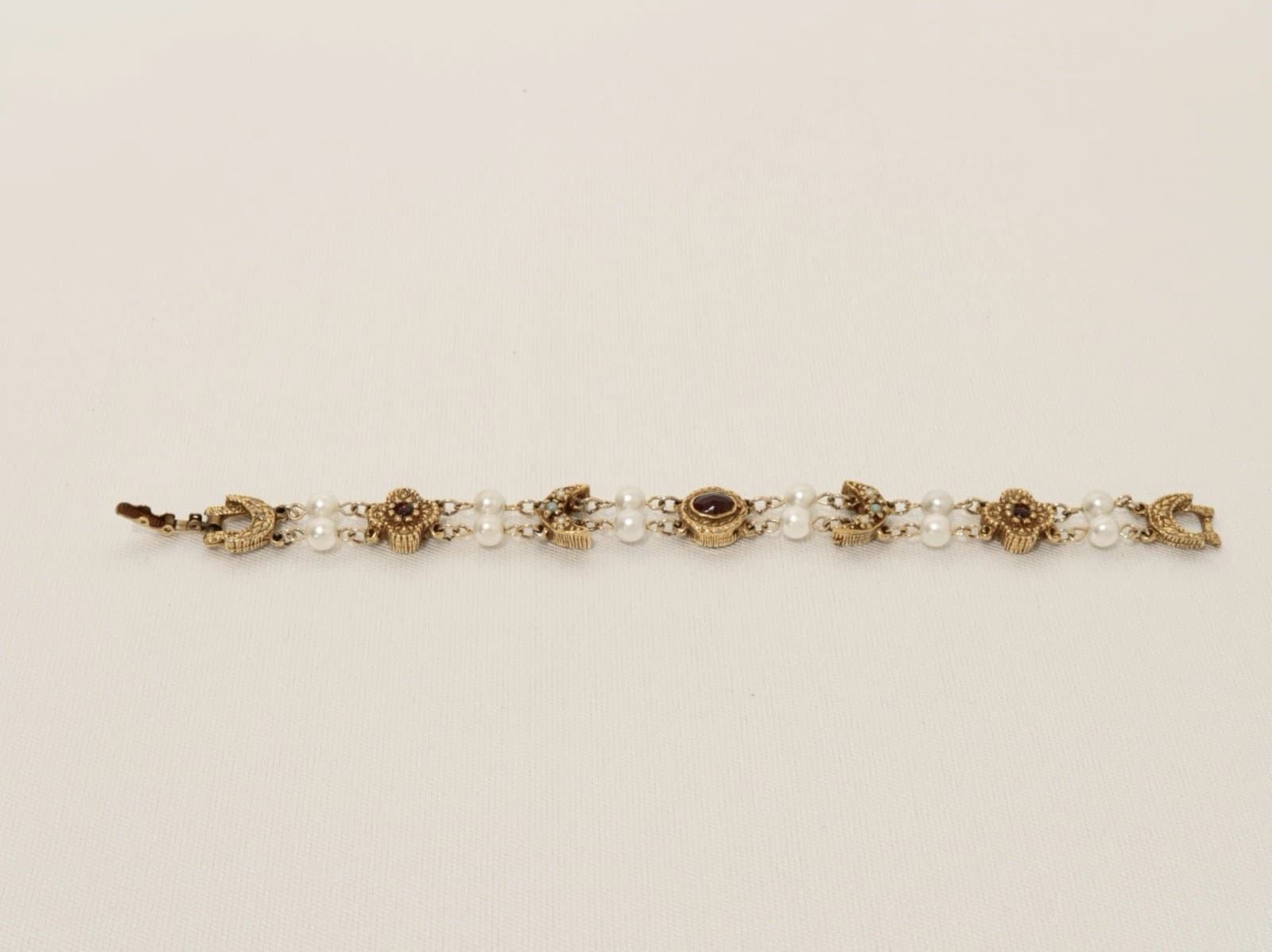 GOLDETTE Victorian Revival Charm Elegant Gold Tone Vintage Bracelet Jewelry Br25
