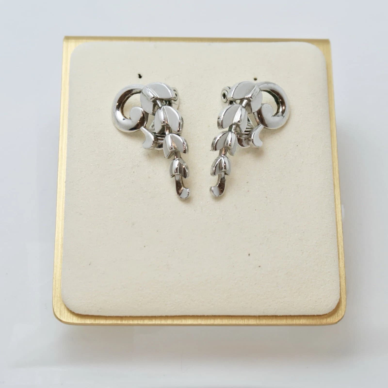 MONET Modernist Chrome Swirl Unique Silver Tone Vintage Earring Jewelry E85