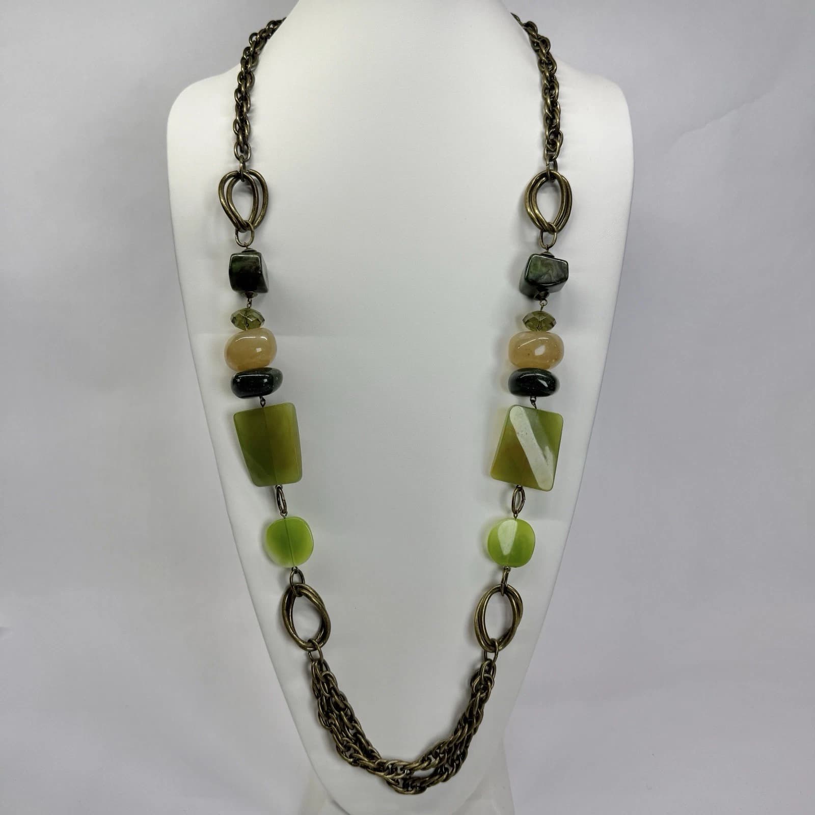 AVON Chunky Green Beaded Statement Gold Tone Vintage Necklace Jewelry N209