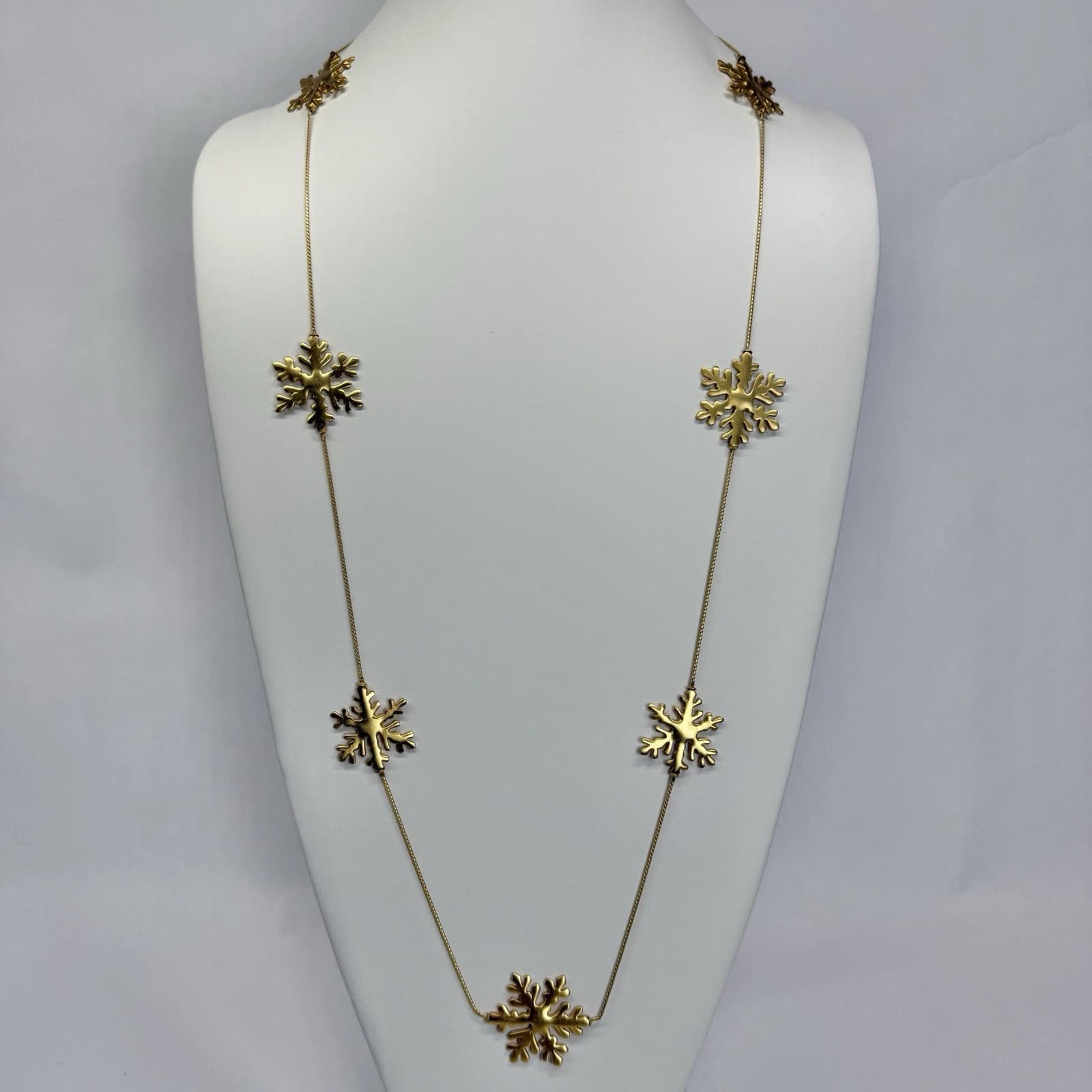 TALBOTS Multiple Snowflake Charms Gold Tone Vintage Necklace Jewelry N206