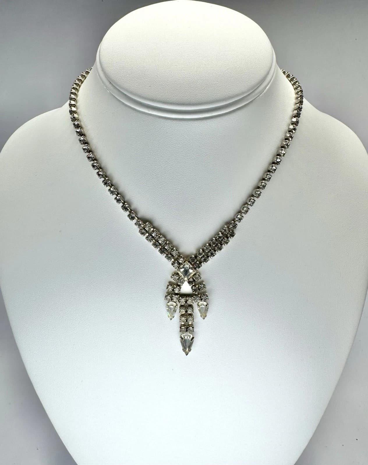KRAMER Crystal Rhinestone Teardrop Art Deco Vintage Necklace Jewelry N136