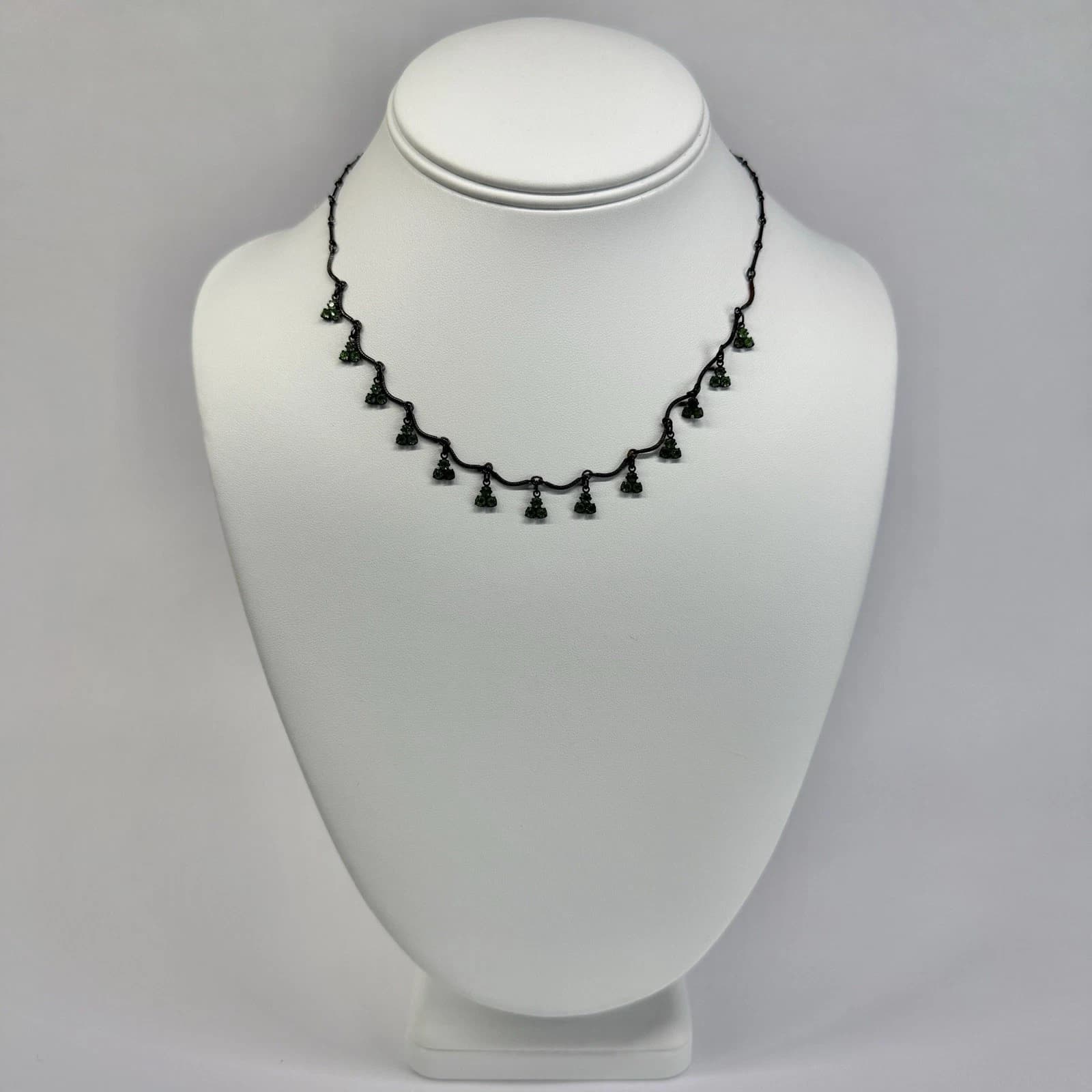 AUSTRIAN Crystal USA Floral Dainty Gunmetal Tone Vintage Necklace N663