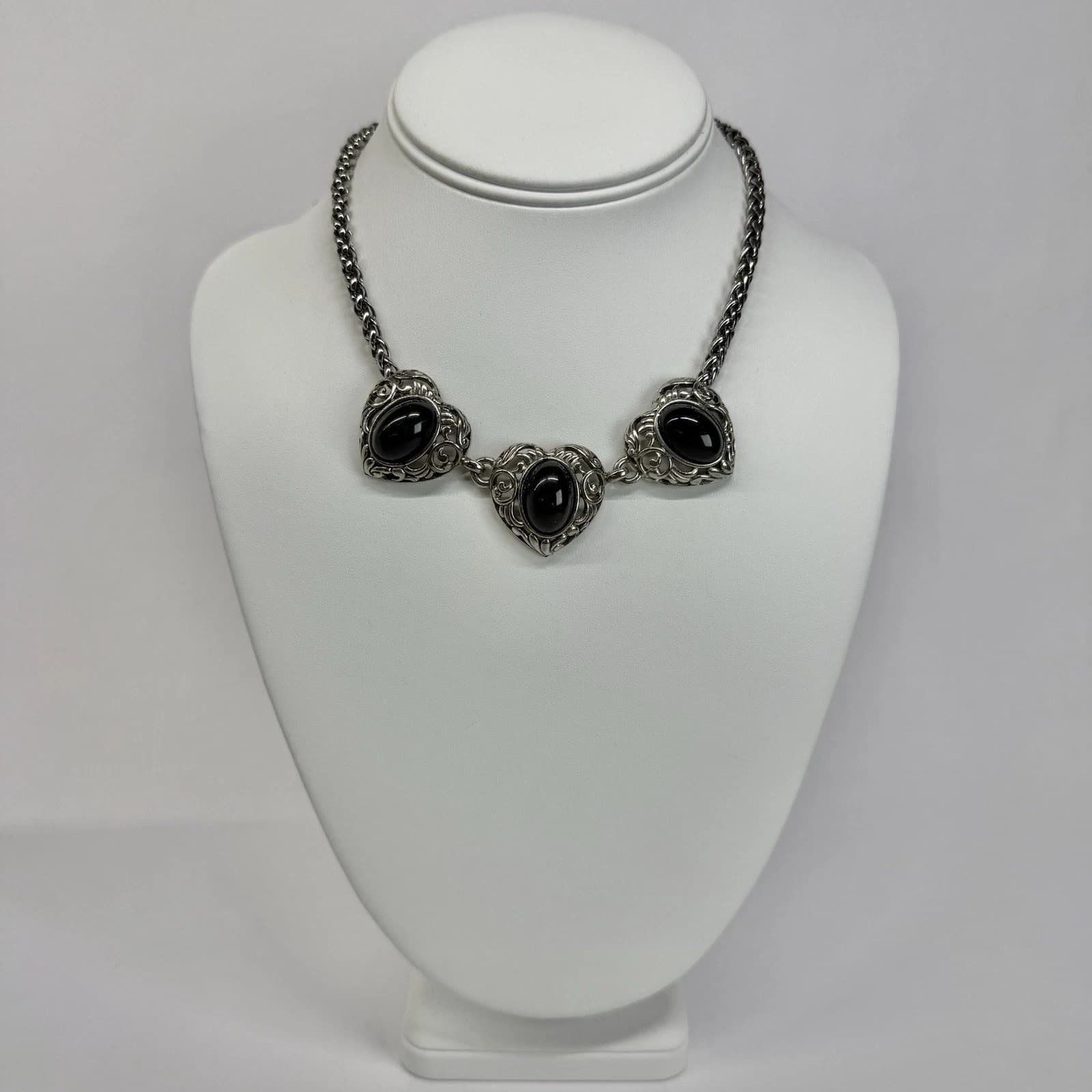 RICHELIEU Ornate Heart Filigree Silver Tone Vintage Necklace Jewelry N532