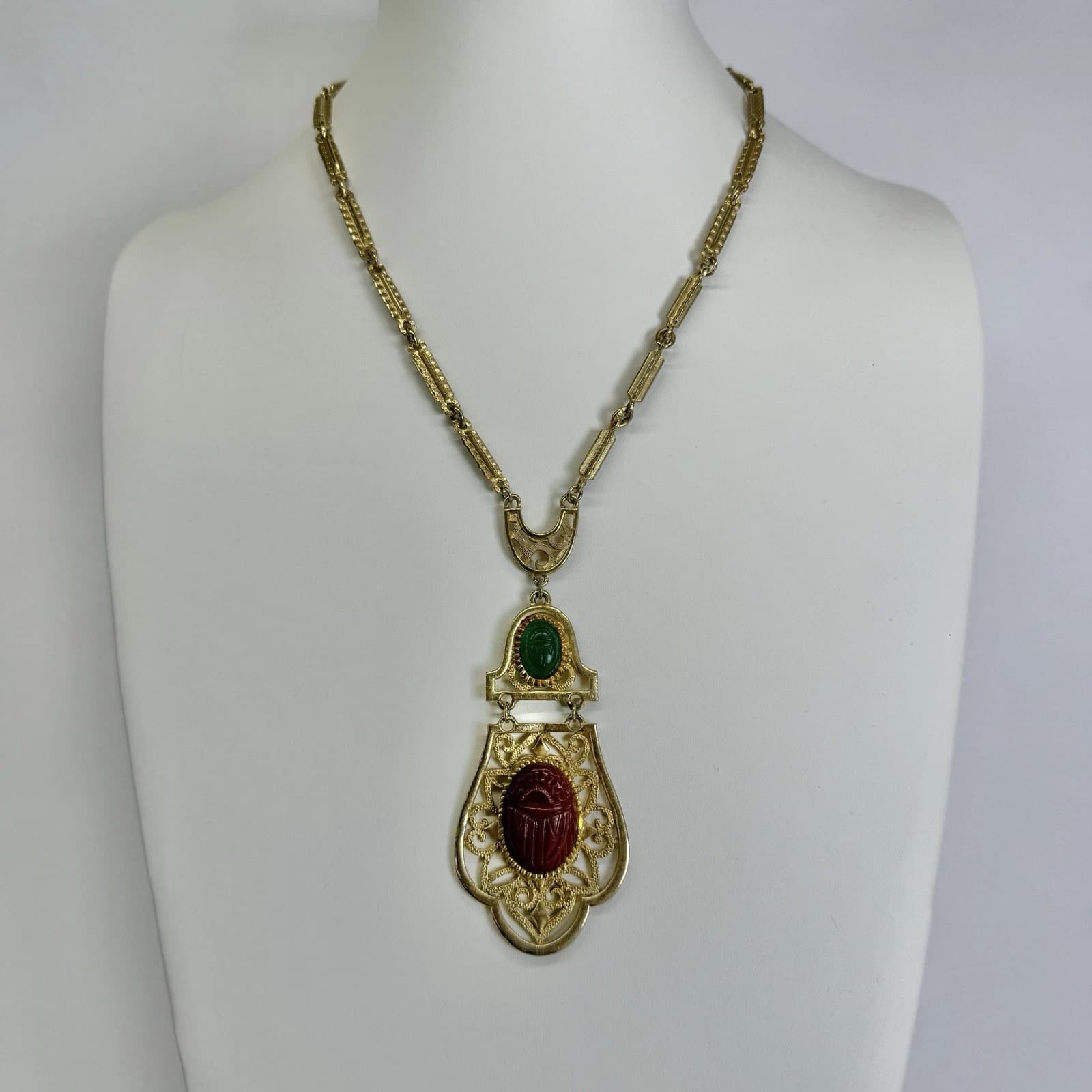 Egyptian Revival Scarab Beetle Gold Tone Vintage Necklace Jewelry N310