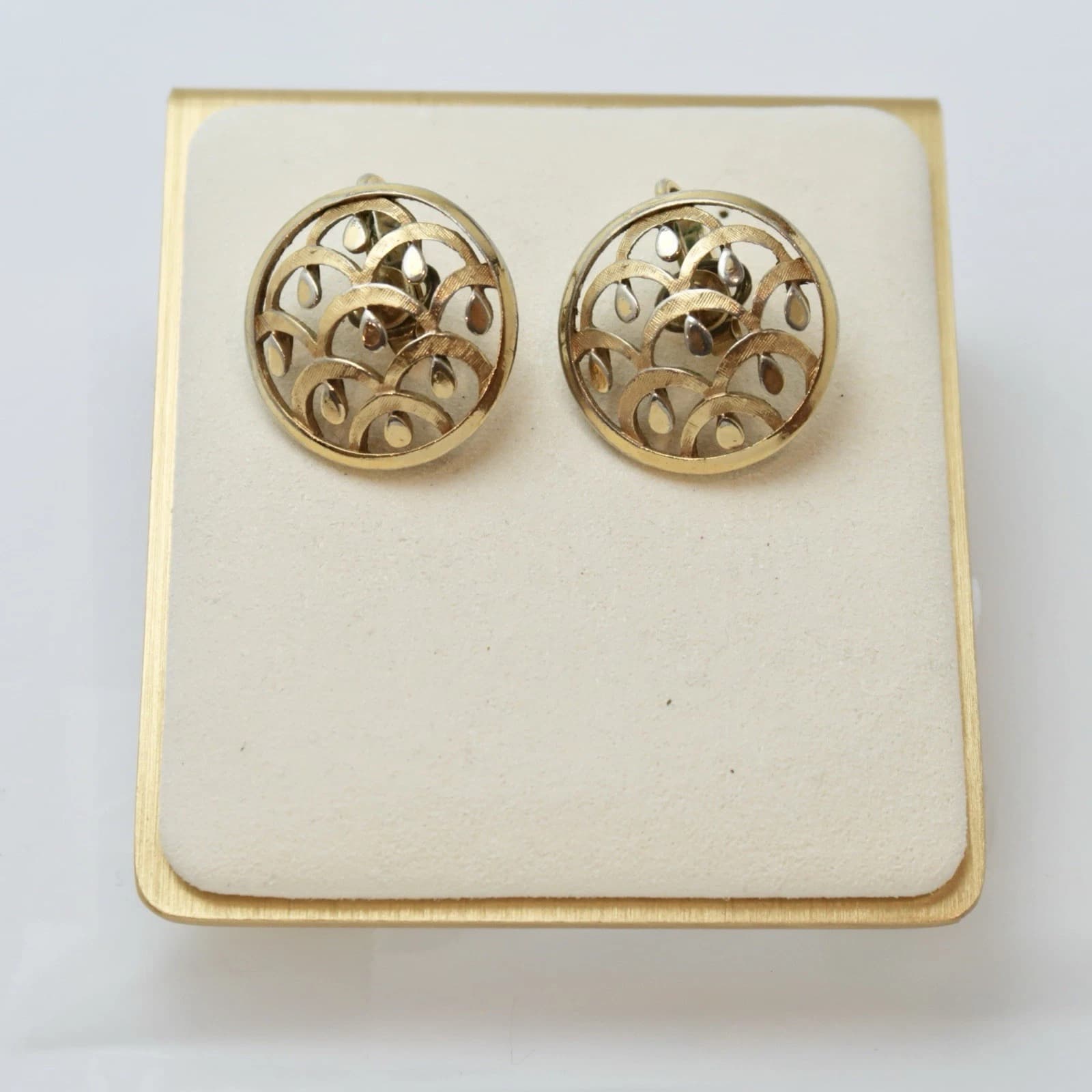 TRIFARI Crown Button Gold Tone Vintage Clip On Earring Jewelry E59